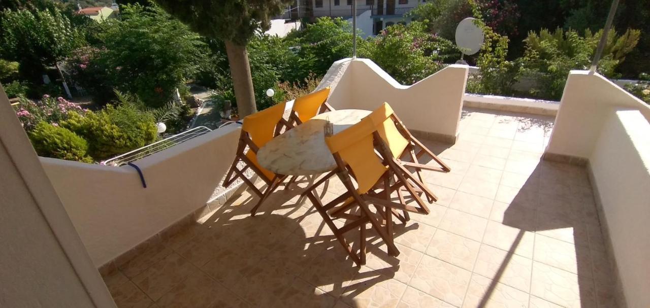 Athina Studio Apartments Kerveli Bagian luar foto