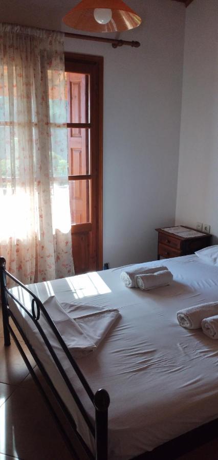 Athina Studio Apartments Kerveli Bagian luar foto