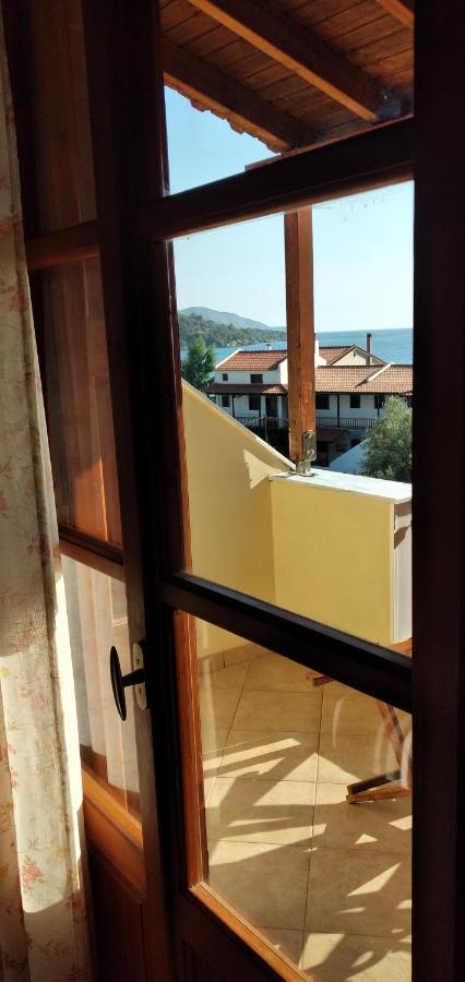 Athina Studio Apartments Kerveli Bagian luar foto