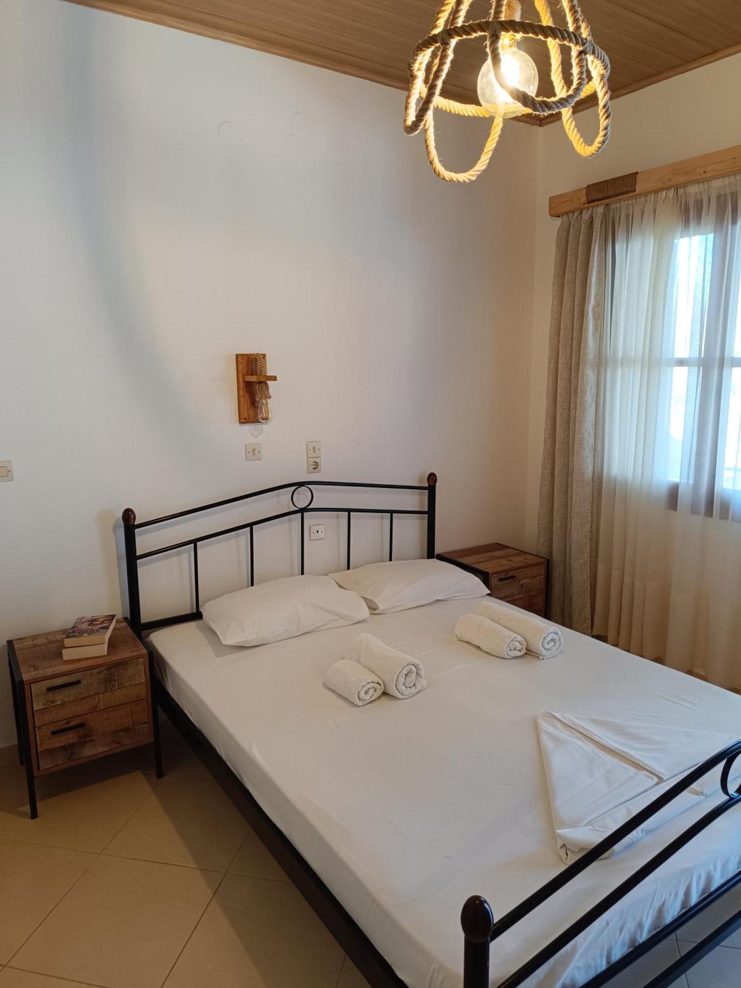 Athina Studio Apartments Kerveli Bagian luar foto