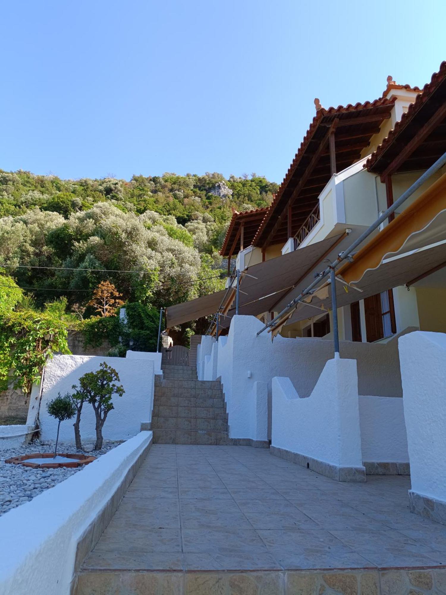 Athina Studio Apartments Kerveli Bagian luar foto
