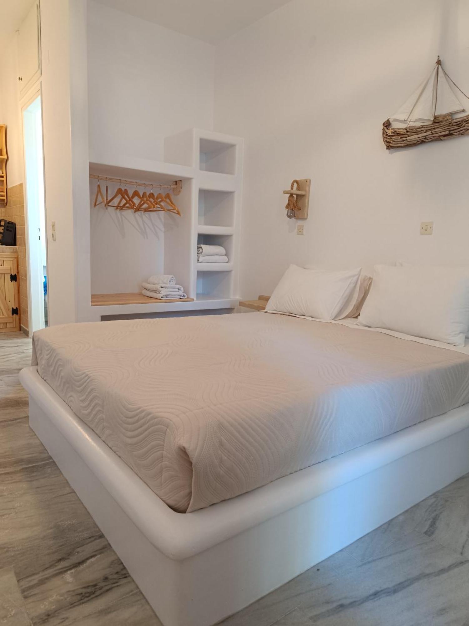 Athina Studio Apartments Kerveli Bagian luar foto