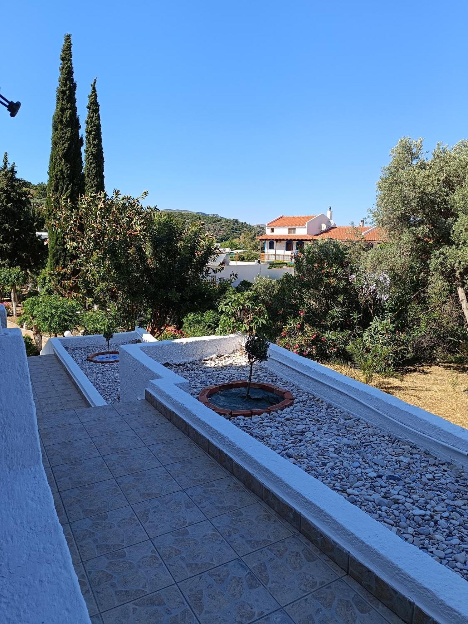 Athina Studio Apartments Kerveli Bagian luar foto